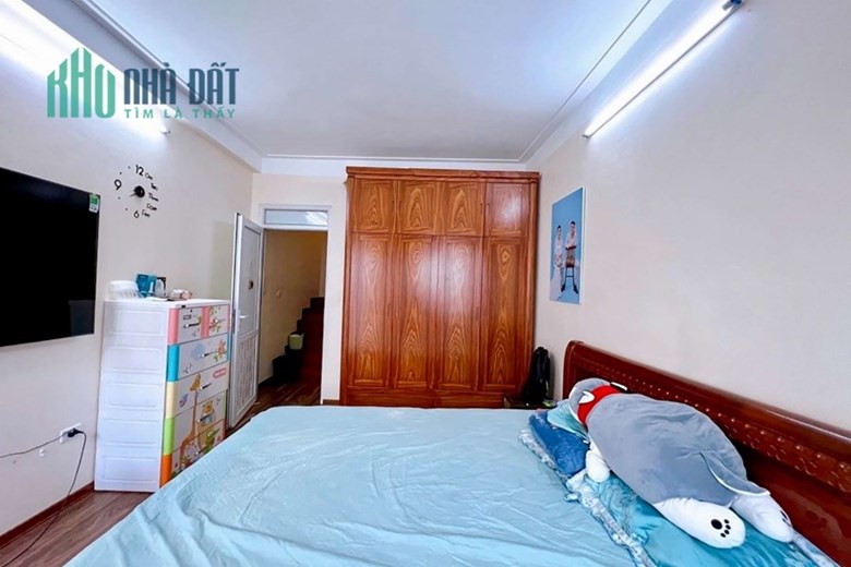 Nhà 5 tầng lô góc, full 90% nội thất, ngõ 634 Kim Giang, gần Linh Đàm, giá dưới 4 tỷ