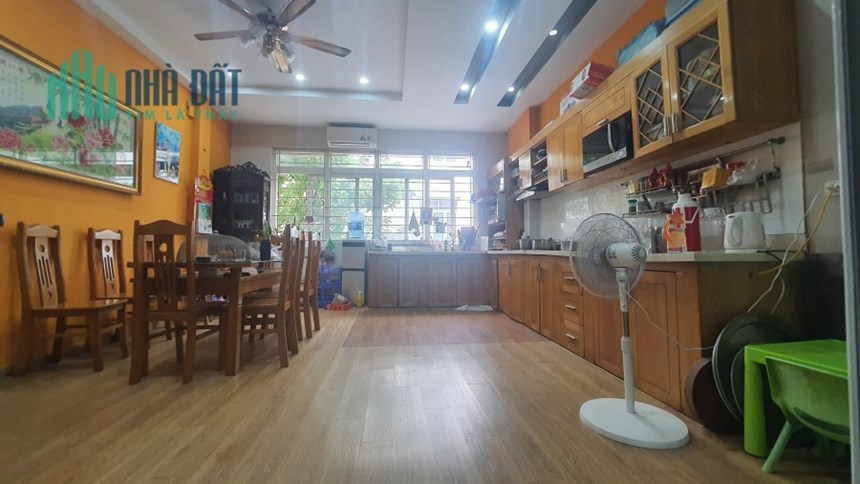 Chính chủ cần bán Tòa nhà 5.5 tầng thang máy mặt đường Chiến Thắng, hai mặt phố