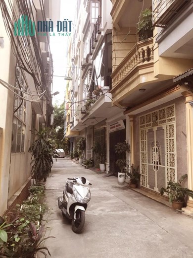 HIẾM NHÀ PHÂN LÔ ÔTÔ TRÁNH- THOÁNG SÁNG- PHỐ HOÀNG QUỐC VIỆT- . 45M*MT4,5*GIÁ 9,9 TỶ.