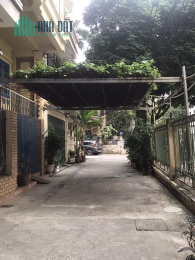 HIẾM NHÀ PHÂN LÔ ÔTÔ TRÁNH- THOÁNG SÁNG- PHỐ HOÀNG QUỐC VIỆT- . 45M*MT4,5*GIÁ 9,9 TỶ.