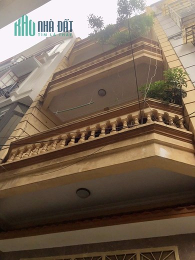HIẾM NHÀ PHÂN LÔ ÔTÔ TRÁNH- THOÁNG SÁNG- PHỐ HOÀNG QUỐC VIỆT- . 45M*MT4,5*GIÁ 9,9 TỶ.
