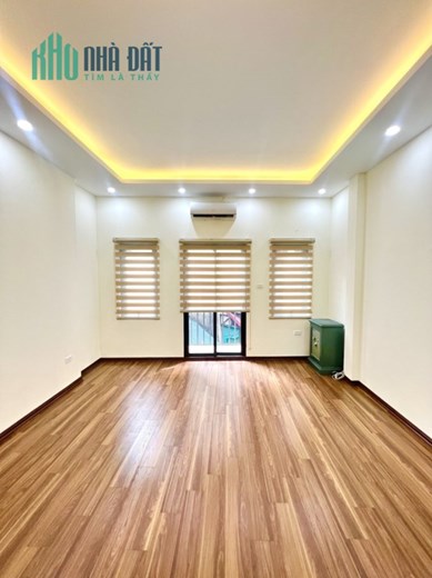 ĐÊ LA THÀNH -ĐỐNG ĐA- GẦN Ô TÔ - NHÀ ĐẸP 34m2 x 4 tầng-NHỈNH 4 tỷ