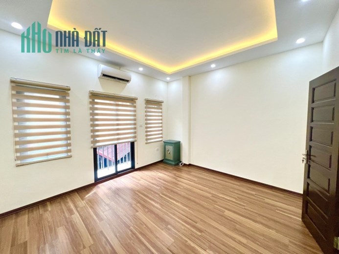 ĐÊ LA THÀNH -ĐỐNG ĐA- GẦN Ô TÔ - NHÀ ĐẸP 34m2 x 4 tầng-NHỈNH 4 tỷ