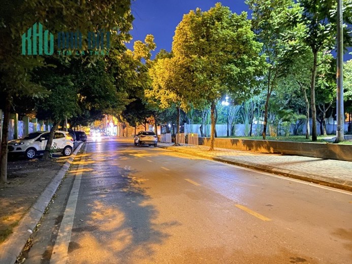 ĐẤT PHỐ BỒ ĐỀ - NGÕ THÔNG - TIỆN ÍCH 5 - GẦN HỒ - CÔNG VIÊN - TRƯỜNG QUỐC TẾ.