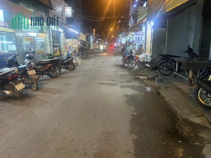MẶT TIỀN KINH DOANH ĐƯỜNG SỐ 3 - GÒ VẤP - NGAY CV LÀNG HOA. 52M2( 4.4 x 12 )
GIÁ CHỈ 6.35 TỶ. ĐANG
