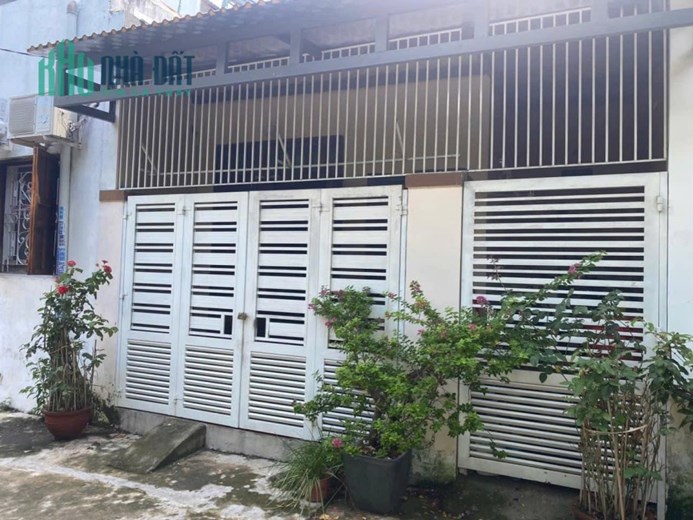 Bán gấp nhà cấp 4 còn sử dụng tốt đường ô tô vào tận cửa,cách đường 23/10 chỉ 100m