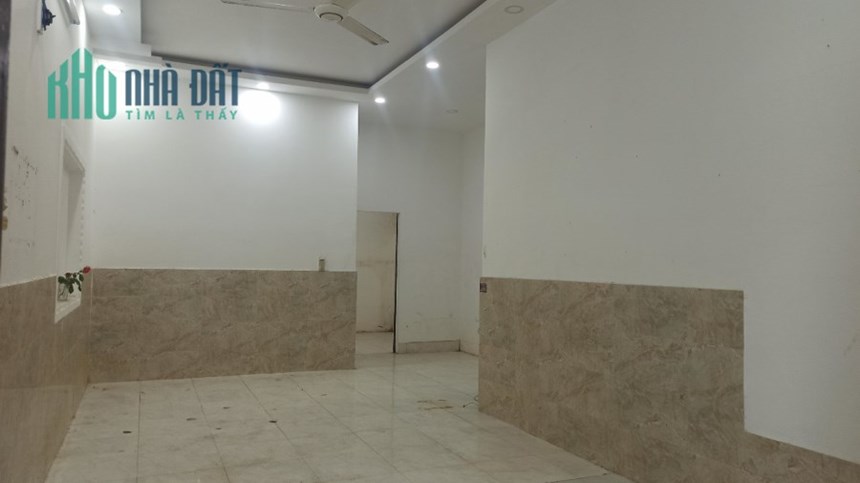 Bán gấp nhà cấp 4 còn sử dụng tốt đường ô tô vào tận cửa,cách đường 23/10 chỉ 100m