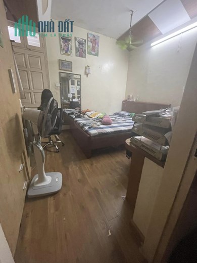 Bán nhà Tập thể Nhạc viện, Hào Nam, giấy tờ chính chủ, 60m*2PN, gần ô tô, 1.75 tỷ