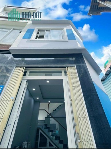 Bán nhà 2 Tầng nở hậu gần 5m trung tâm Quận 10, Nội Thất rất mới dọn vào ở ngay
