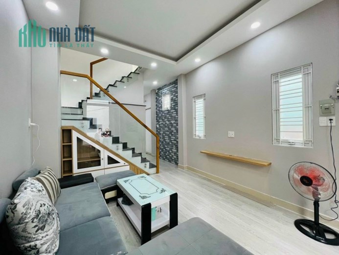 Bán nhà 2 Tầng nở hậu gần 5m trung tâm Quận 10, Nội Thất rất mới dọn vào ở ngay