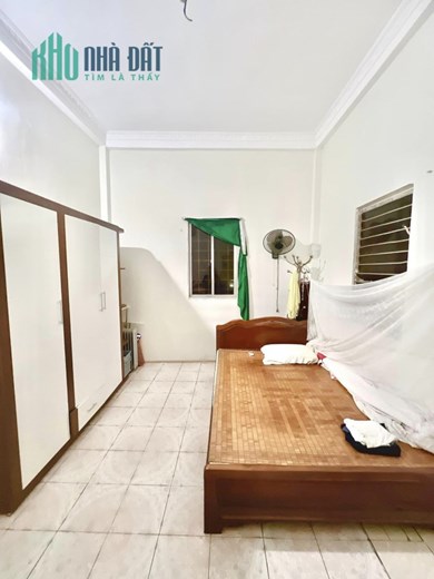 bán nhà ngõ 29 Dịch Vọng - thông ra công viên Cầu Giấy - 39m2, giá chỉ 3,3 tỷ