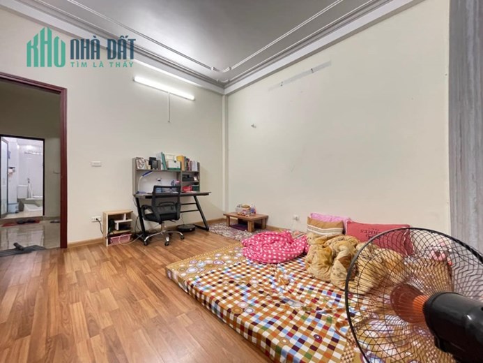 Bán nhà Khương Đình 45m x 4 tầng, mt: 4.2m.Giá chào: 5.05 tỷ, ngõ thông, nhà đẹp ở luôn