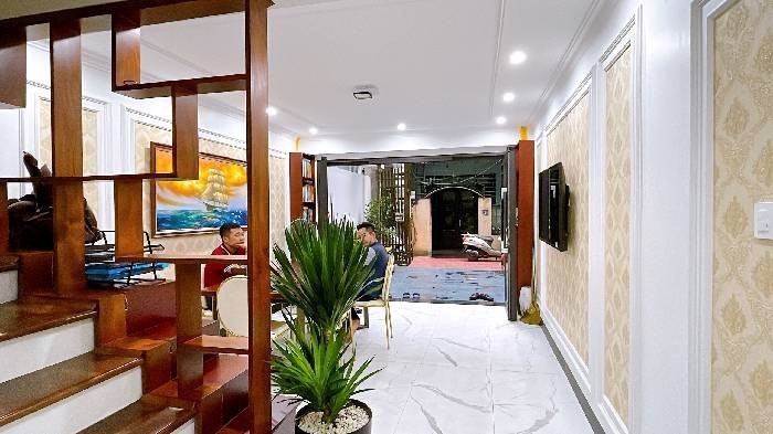 Bán Nhà Nguyễn Văn Cừ , Long Biên 72M x 4T , Nội Thất Đẹp , Ô Tô  . Giá 9.1Tỷ