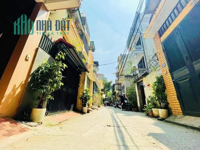 Ban Nhà Ngõ 90 Phố Hoa Bằng 59m2 x 3 tầng,  phân lô ô tô đỗ cửa vào nhà, Khách đầu tư xây 6-7 tầng
