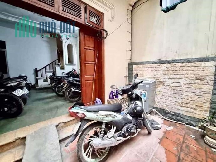 Bán Nhà Phố Dịch Vọng 82m2 x 4 tầng, 7 phòng khép kín, khách mua về sửa lại để ở hoặc cho thuê thì