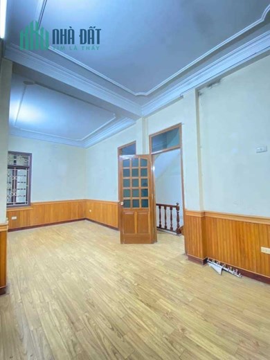 Bán Nhà Ngõ 106 Hoàng Quốc Việt 57m2 x 5 tầng 4 phòng ngủ, gara ô tô, trước nhà có sân rộng đỗ xe