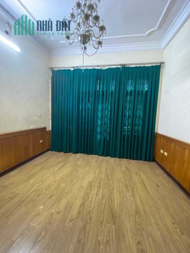 Bán Nhà Ngõ 106 Hoàng Quốc Việt 57m2 x 5 tầng 4 phòng ngủ, gara ô tô, trước nhà có sân rộng đỗ xe