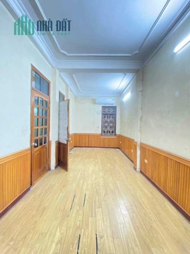 Bán Nhà Ngõ 106 Hoàng Quốc Việt 57m2 x 5 tầng 4 phòng ngủ, gara ô tô, trước nhà có sân rộng đỗ xe