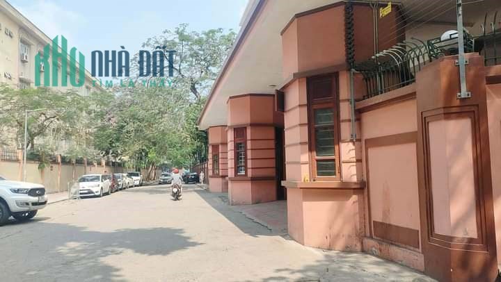 Bán Nhà Phố Hoàng Sâm 61m2 x 5 tầng, khu phân lô Quân Đội, ô tô tránh, Chủ mới về sơn lại là đẹp