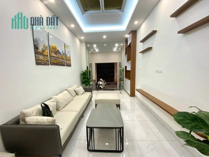 CẦU GIẤY - MẶT NGÕ THÔNG KINH DOANH - CÁCH PHỐ 10M  38m, 4T, mt 3,1m , 5,7 tỷ