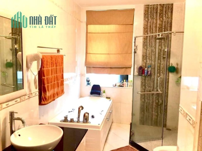Bán nhà biệt thự Đoàn Như Hài - Cách Tôn Đức Thắng, Q1 chỉ 400m, 7.8x14m, 3 Tầng, 15 tỷ