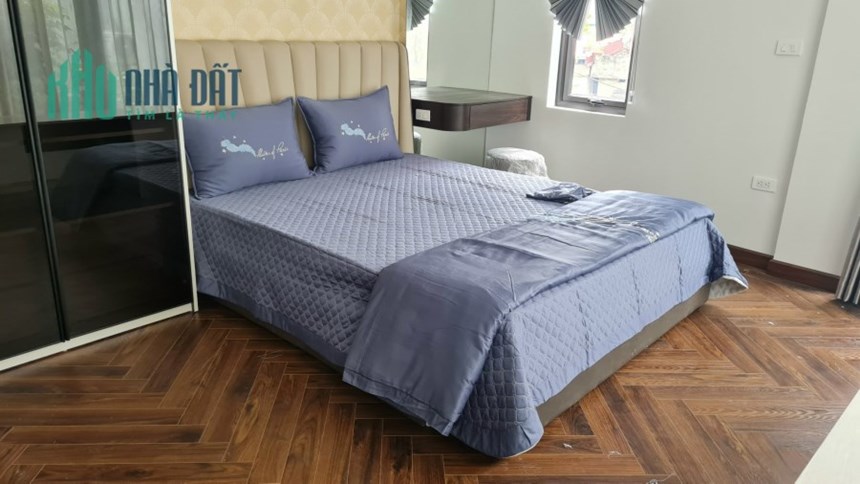 Bán nhà mới gần phố Ngọc Thuỵ, Dt 32m, nhà 5 tầng, giá nhỉnh 4 tỷ.