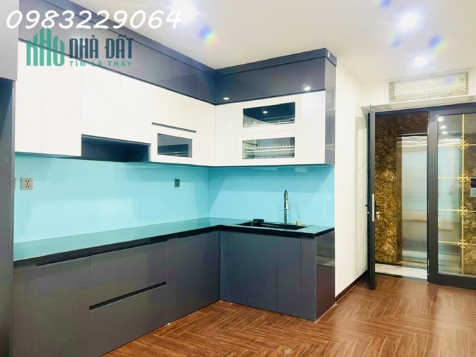 Siêu phẩm nhà mặt phố 7 tầng THANG MÁY Lai Xá, gara OTO 7 chỗ, chỉ nhỉnh 5 tỷ