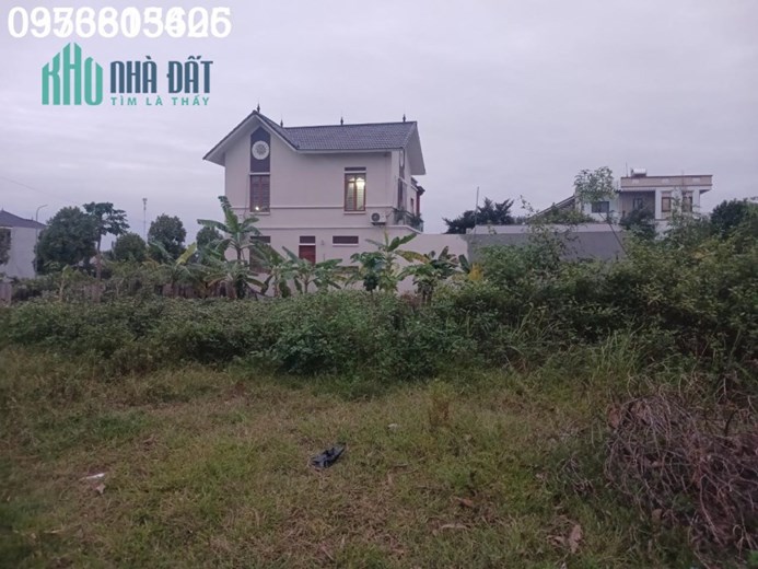 ( CỰC HIẾM ) Lô đất duy nhất 300m ODT mặt tiền 15m nằm trên mặt đường 261 kinh doanh đông đúc cách