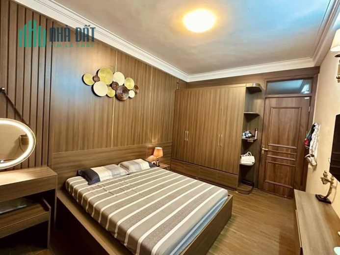 Bán nhà Lạc Long Quân - TTTM Lotte Tây Hồ - Ngõ nông ô tô vào - 52m2 x 6 tầng - 10 tỷ X
