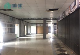 Cho thuê 1300m2 đường Nguyễn Tất Thành, Tích Sơn  70tr/ tháng.