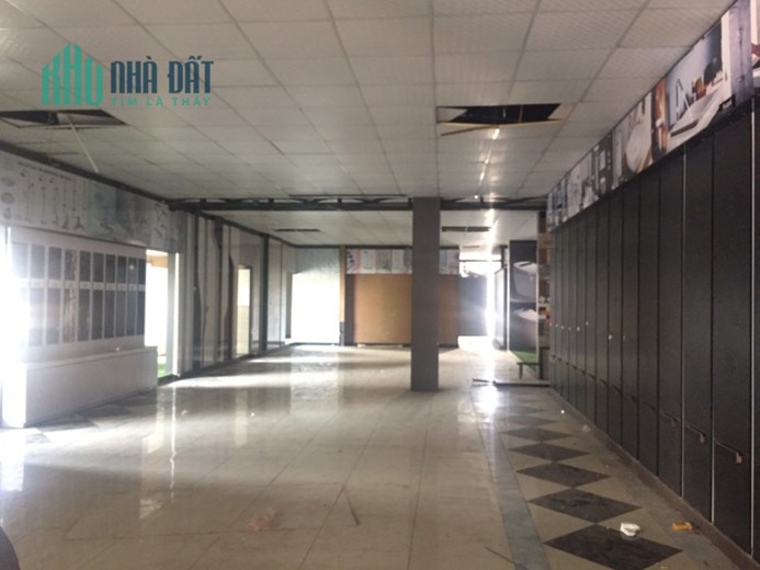 Cho thuê 1300m2 đường Nguyễn Tất Thành, Tích Sơn  70tr/ tháng.