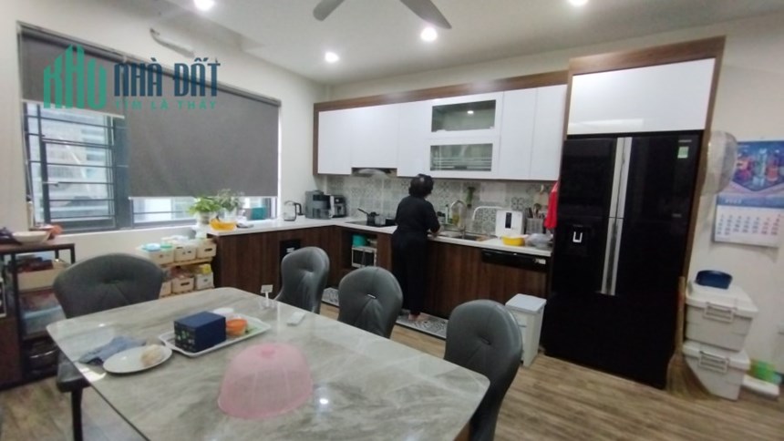 NHÀ ĐỘI CẤN DÂN XÂY 90M2*5M, 5 TẦNG THANG MÁY NHÀ CỰC ĐẸP, 3 MẶT THOÁNG, SIÊU RỘNG SIÊU RẺ, 11.8 TỶ