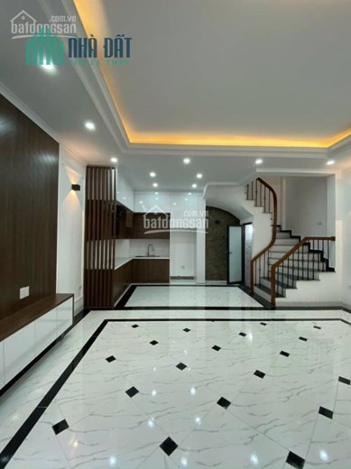 HIẾM BÁN Mặt phố Đại La giá 9.6 tỷ, 90m2. Hè rộng , kinh doanh cực tốt
