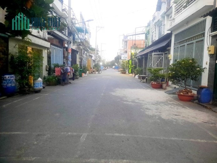 Giảm chào còn 4 tỷ nhỉnh 72m2 4 tầng hẻm nhưa xe hơi Bình Tân .