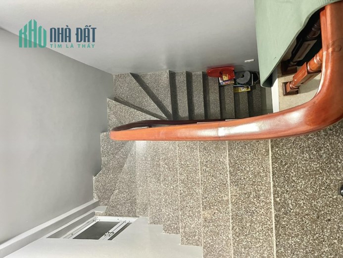 Cần bán nhà ngõ 100 Nguyễn Xiển 35m2, 4 tầng giá 5.5 tỷ