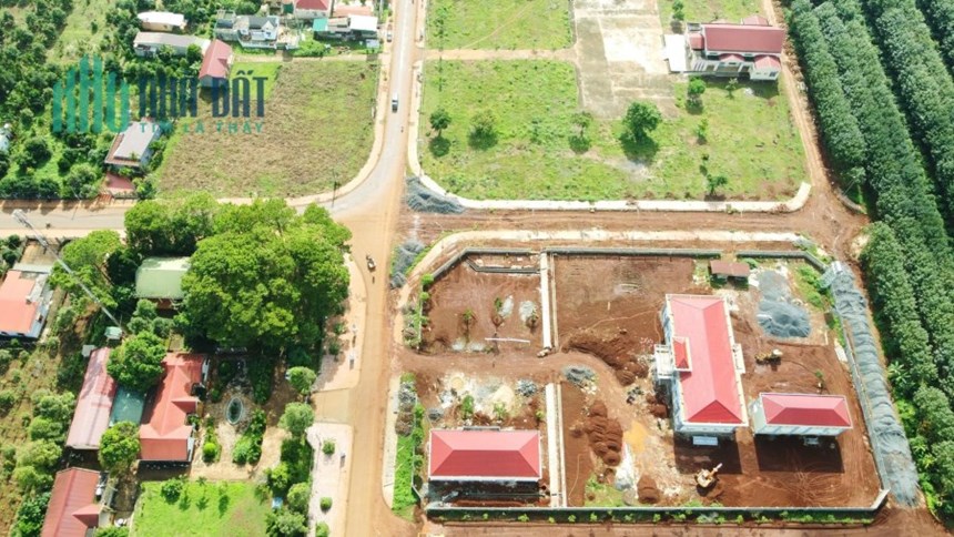Bán nhanh lô đất kề ủy ban mới xã Phú Lộc, Krông Năng, 668 triệu bao sổ.