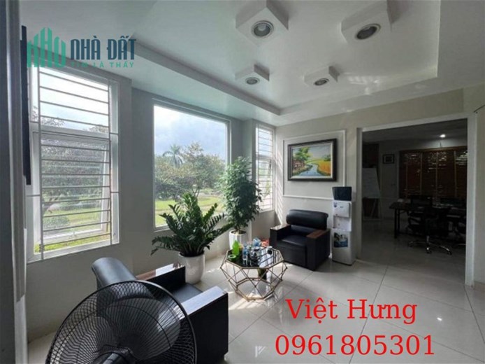 Chủ nhà sang Mỹ định cư nhờ bán căn lô góc Việt Hưng 100m2- Mặt tiền 18m Kinh Doanh Đỉnh