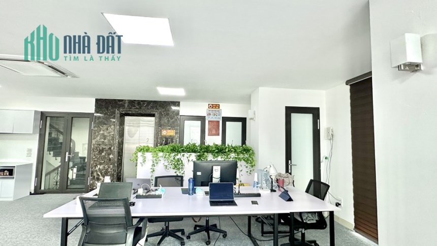 SANG NHƯỢNG VĂN PHÒNG 120M2 FULL NỘI THẤT TẠI 111 NGUYỄN XIỂN, CĂN GÓC 2 MẶT TIỀN