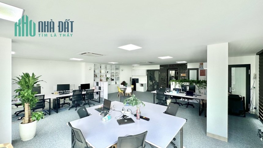 SANG NHƯỢNG VĂN PHÒNG 120M2 FULL NỘI THẤT TẠI 111 NGUYỄN XIỂN, CĂN GÓC 2 MẶT TIỀN