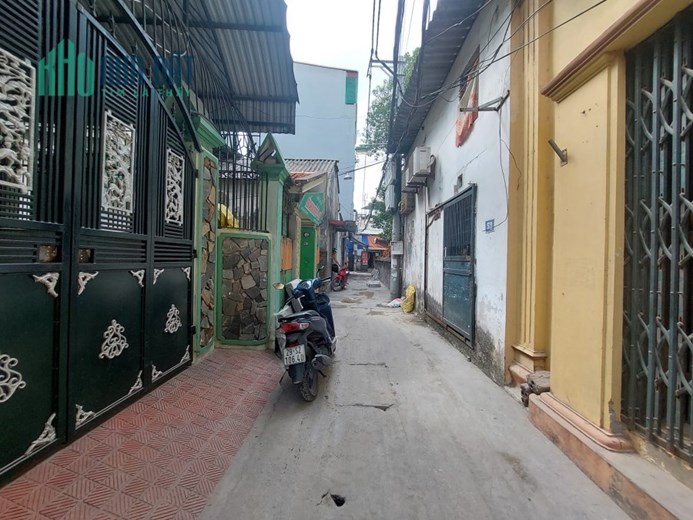 Bán đất tặng nhà C4, ô tô nhỏ, 25m2, 6m, 2.25 tỷ, Cổ Nhuế, Từ Liêm.