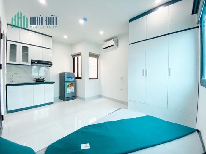 Duy nhất tại Ngã Tư Sở - Bán toà CCMN 11 phòng, thang máy, 3 nhà ra phố - Hơn 8 tỷ