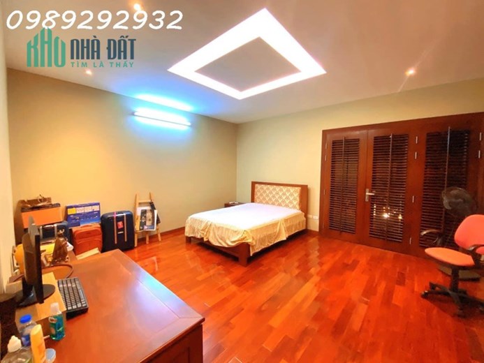 Nhà Hào Nam.100m x 5tầng,MT 5,2m,17tỷ.Vỉa hè,3 OTO tránh.LH 0989292932