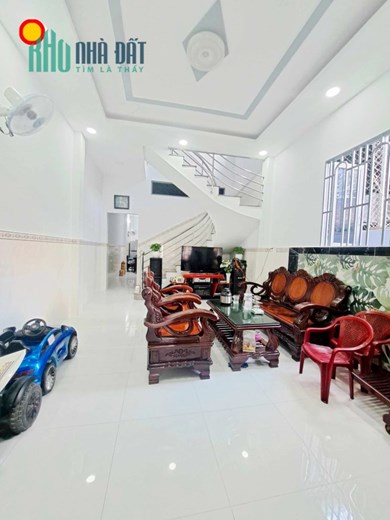 Bán nhà đường Linh Đông, Thủ Đức, 3 tầng, DT: 5x18m, xe hơi đậu trong nhà, giá 6.x tỷ.
