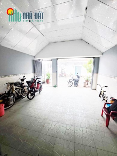 Bán nhà đường Linh Đông, Thủ Đức, 3 tầng, DT: 5x18m, xe hơi đậu trong nhà, giá 6.x tỷ.