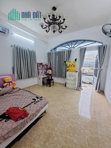 Bán nhà đường Linh Đông, Thủ Đức, 3 tầng, DT: 5x18m, xe hơi đậu trong nhà, giá 6.x tỷ.