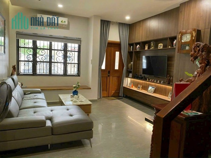 Bán nhà Phan Văn Trị, Phường 5 ngay Emart 90m2 DCT 40tr/th chỉ 11 tỷ