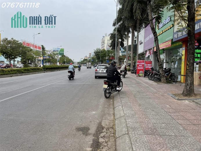 Bán đất mặt phố Nguyễn Văn Cừ 130m,MT8.6m,phù hợp xây tòa nhà cho thuê,310tr