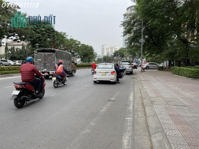Bán đất mặt phố Nguyễn Văn Cừ 130m,MT8.6m,phù hợp xây tòa nhà cho thuê,310tr