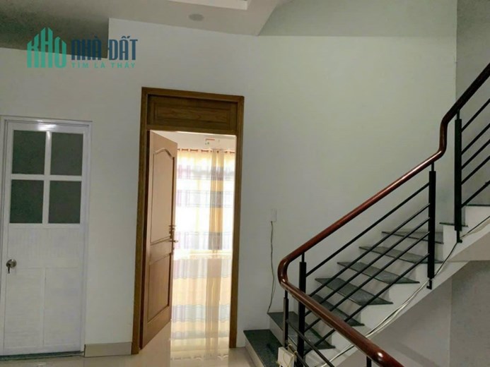BÁN NHÀ MẶT TIỀN ĐƯỜNG 20M - LỀ 2M - KDC Phú XUÂN. Nhà BÈ