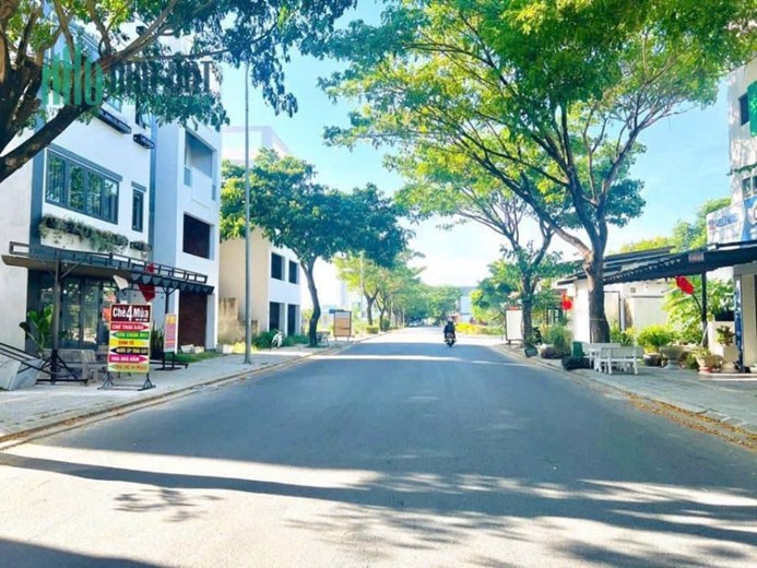 Duy nhất 1 căn nhà Shophouse hoàn thiện 2 mặt tiền cần bán tại khu đô thị FPT